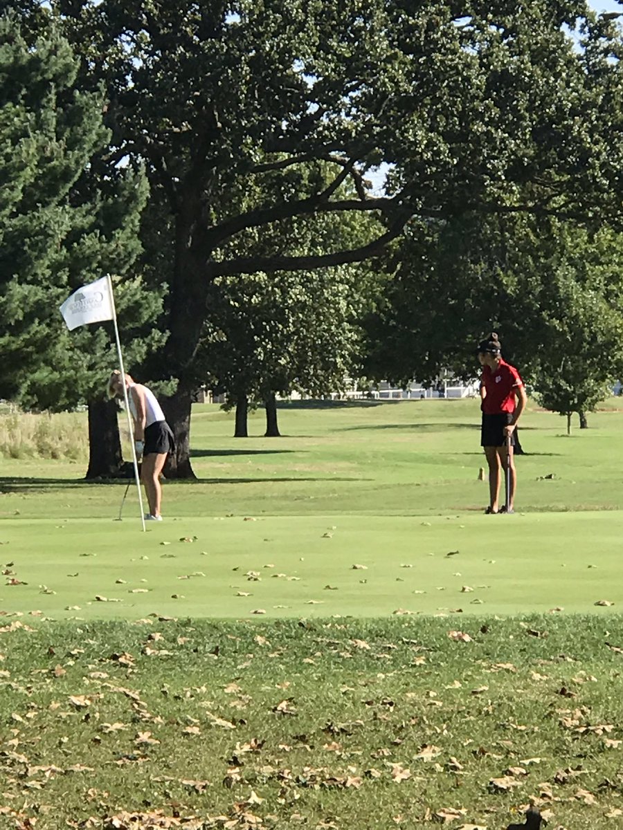 ozarkgirlsgolf's tweet photo. Conference tournament play going on at Carthage Golf Course. #sinkingputts https://t.co/XaxmmH7Uyf