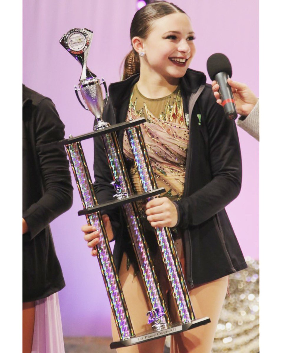velocity5678's tweet photo. “Success is no accident. It is hard work, perseverance, learning, studying, sacrifice and most of all, 𝐋𝐎𝐕𝐄 of what you are doing.” — Pele ✨💚 #motivationmonday #dancemotivation #vdt #lovedance #mndance https://t.co/jvxSkCV2Ek