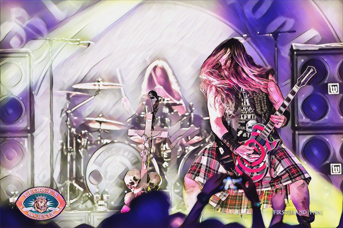FirstHandFan's tweet photo. Shredding axes and melting faces!! @ZakkWyldeBLS @WyldeAudio #ZakkWylde #BlackLabelSociety #WyldeAudio #FirstHandFan #concertphotography https://t.co/Q3ufkb53TA
