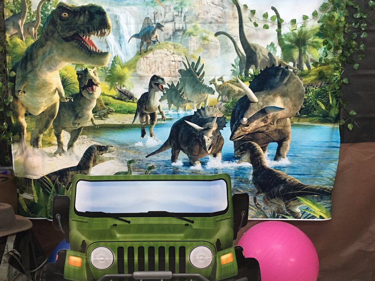 SROWright's tweet photo. 4th grade takes learning to a whole new (Jurassic) world at KSES.  Teachers are awesome! https://t.co/0awpob8Yjh