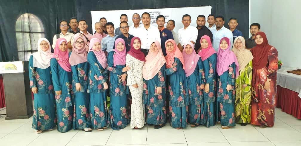 Alhamdulilah  Majlis Persaraan &amp; Perpisahan PN ZAINAB,CIK SITI SYAKHIRAH &amp; MUHAMAD SAFWAN berlangsung dengan meriah pada 30/9/2019 bertempat di B’ Benteng,Taman Tamadun Islam. Semoga ukhwah sesama kita kekal terjalin walau dimana berada. Jasamu Dikenang
<a href="/ZhishamMohd/">Zhisham</a> <a href="/MMatmilah/">mohd rozi mohd Matmilah</a>