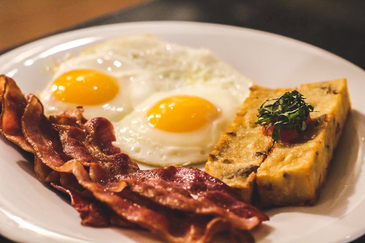 “There has never been a sadness that can’t be cured by breakfast food” - #RonSwanson 🥓🍳 #DivaAtTheMet⁠
