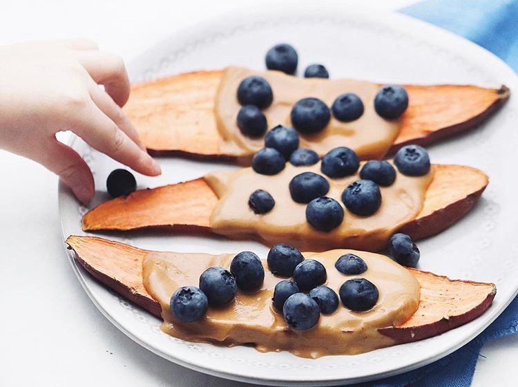 The_Greenprint's tweet photo. Raise your hands if you love easy, fast and nutritious breakfast options! 🙋. If this sounds like you, then you'll love our Almond Butter and Blueberry Sweet Potato Toast Recipe from The Greenprint book! Link for recipe 😄⁠https://t.co/S7yrAJVOym
.⁠ https://t.co/9frdlZhdAH