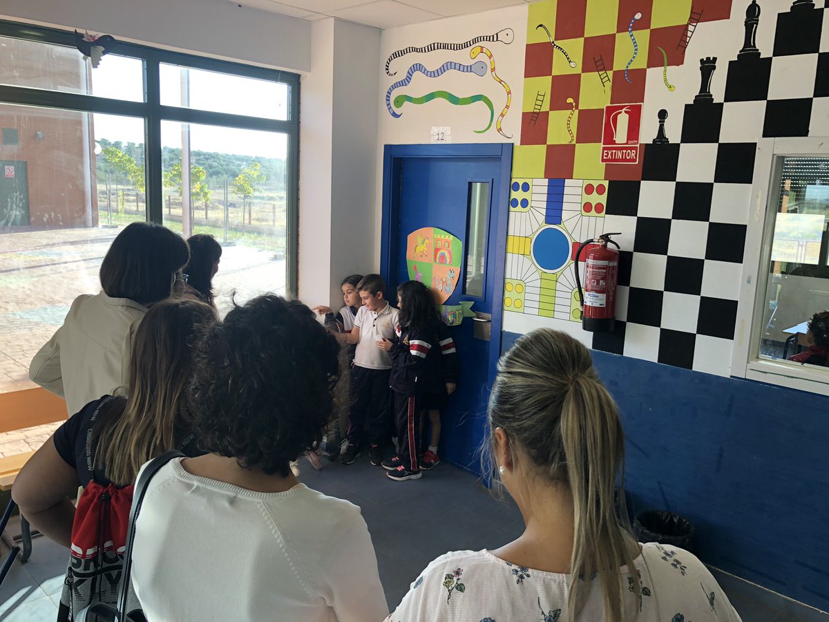 javierpariente's tweet photo. Top story: @aranjuezocho: 'En #Rodwarts hemos abierto las puertas para enseñar con orgullo a los padres los escudos de nuestras 19 casas de Primaria. Los propios aspirantes a magos han explicado sus nombres y sus signif… https://t.co/IeS2XxXuyN, see more https://t.co/aWv0c0BbVS