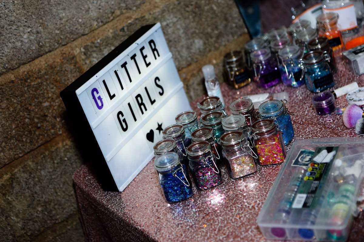 Huntscider's tweet photo. If you want to look as on trend as I LOVE AMP at our cider festival fear not, The Glitter Girls will be onsite for all your glitter requirements!
#ciderfestival #charityevent #cider #devontothecore #haveahunts #torbay #southdevon #lovelocal 📸@shotbyrob https://t.co/9P0RtvRDw3