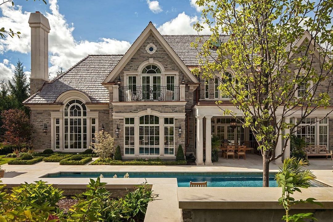 Tudor style country home designed by Makowarchitects.com enjoy the last days of Indian summer #makowarchitects #dreamhomes #luxuryhomes #torontohomes #customhomes #architecture @sellarpeter photography built by #skrhomes