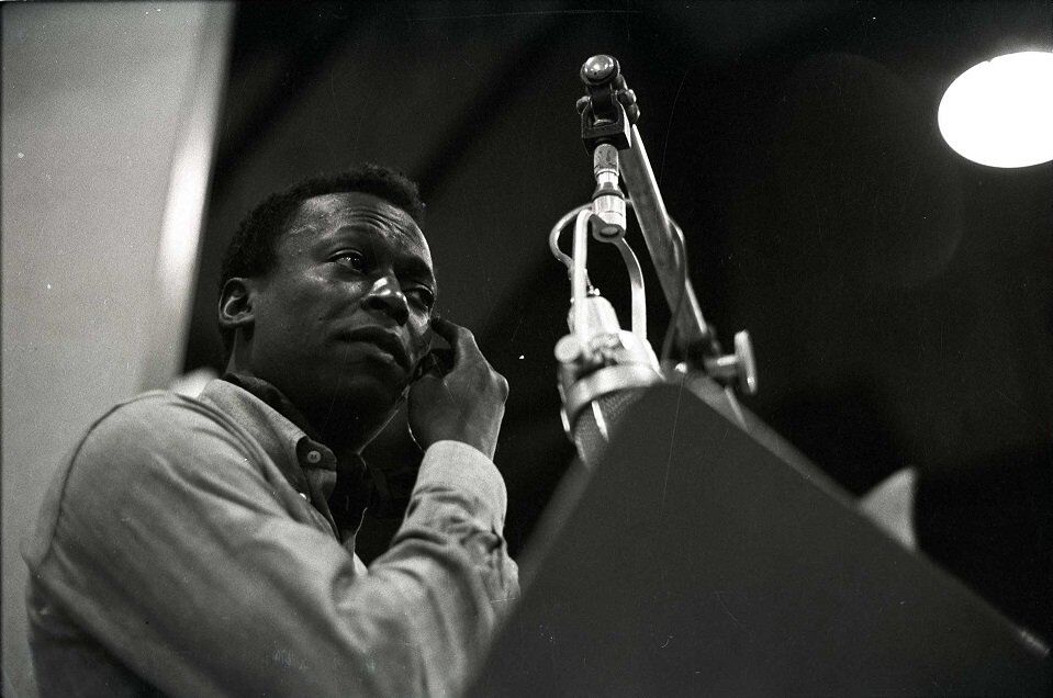 Chaz (@chazebert) on Twitter photo Emmy-winning documentarian <a href="/StanleyNelson1/">Stanley Nelson</a> chats with <a href="/mattfagerholm/">Matt Fagerholm</a> about his latest movie, <a href="/milesdavisfilm/">Miles Davis: Birth of the Cool documentary</a>, opening at Chicago’s <a href="/filmcenter/">Siskel Film Center</a> this Friday, 10/4, with the filmmaker and Davis’ nephew/bandmate @NefofMiles in attendance. rogerebert.com/interviews/art… Emmy-winning documentarian <a href="/StanleyNelson1/">Stanley Nelson</a> chats with <a href="/mattfagerholm/">Matt Fagerholm</a> about his latest movie, <a href="/milesdavisfilm/">Miles Davis: Birth of the Cool documentary</a>, opening at Chicago’s <a href="/filmcenter/">Siskel Film Center</a> this Friday, 10/4, with the filmmaker and Davis’ nephew/bandmate @NefofMiles in attendance. rogerebert.com/interviews/art…