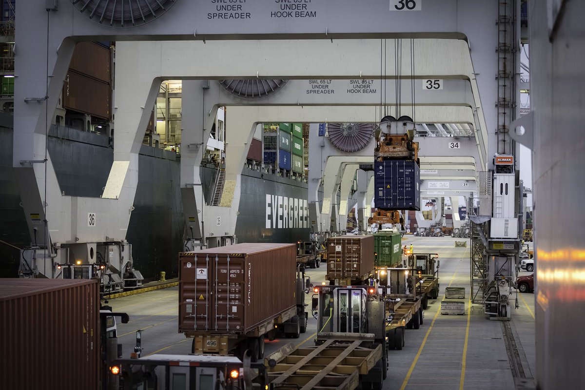 “We’re seeing an early and strong start to peak season at the Port of Savannah...'

#Industry #News #Savannah #Georgia #GeorgiaPorts

buff.ly/2mNRCss