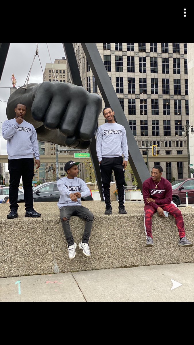 RellDa_Hustler's tweet image. Now is the time to recognize the worth of our dollar 💵 and the worth of our culture 💪🏾 join the #offthestrength💪🏾 movement  Crew Necks $35📲