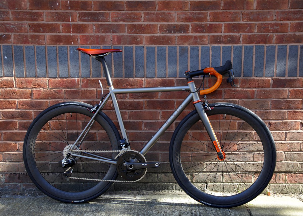Enigmabikes's tweet photo. Check out this stunning Signature 6al 4v Excel Caliper ~ Kitted out with @envecomposites forks, mango @ChrisKingBuzz headset &amp; bb with painted forks to match. Our friends at @GraftonSaddler re-covered the saddle and added matching tape to tie it all in.  

What do you think? https://t.co/qBraj1npCn