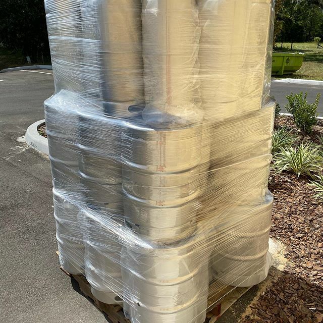 HiatusBrewing's tweet image. Looks like we have some filling to do 🍻

#OnHiatus #PushPause #BackIn30 #WishYouWereBeer #beer #craftbeer #brewery #beerlove #hops #beerme #beerstagram #beertography #beergeek #beers ift.tt/2n7KTKv