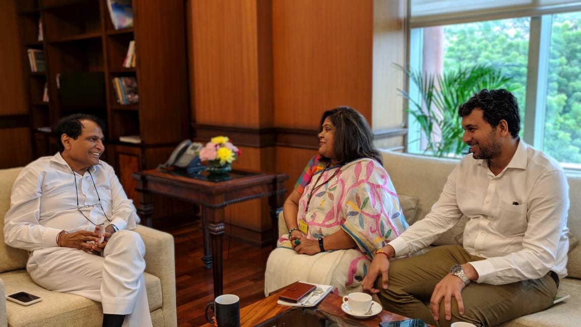 sureshpprabhu's tweet photo. Nice meeting with Ms. Monideepa Mukherjee, Additional Director General ( M&C) PIB, and Shri Rajesh Rai, correspondent, PTI. https://t.co/dxsA4IzMF4