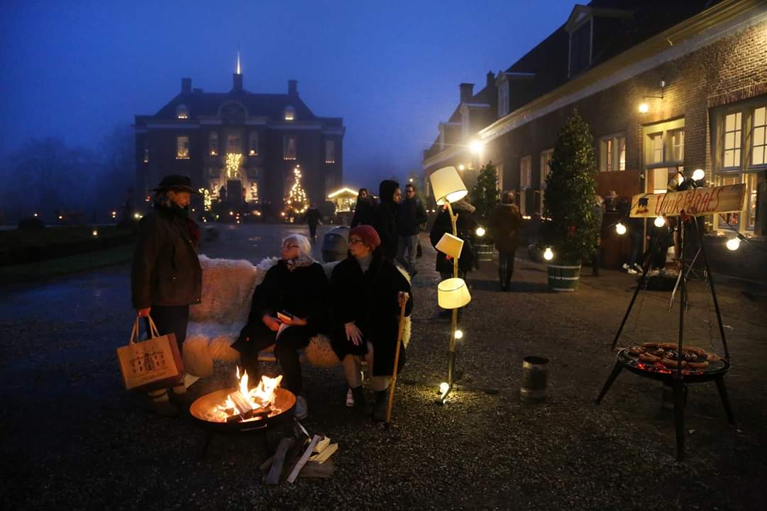 HuisMiddachten's tweet photo. STANDHOUDERS GEZOCHT - Van 11 t/m 15 dec organiseren wij onze jaarlijkse kerstopenstelling. De voorbereidingen zijn in volle gang. We hebben nog 3 plekken vrij voor nieuwe standhouders: twee stalboxen en een tafel in het koetshuis. Liefst wijnen, kinderspeelgoed, kookattributen https://t.co/VJ6xeXU69j