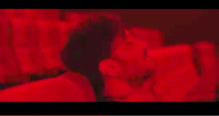 OttaSSat8's tweet image. #FabrizioMoro videoclip #PerMe
💔💘💞
"E le canzoni scritte per campare,
Amori grandissimi e mai un altare"

(Immagini dal videoclip del verso citato rese più chiare)

💘💘💔💔

561.000 visualizzazioni su YouTube YouTube giorno 18
💪💪