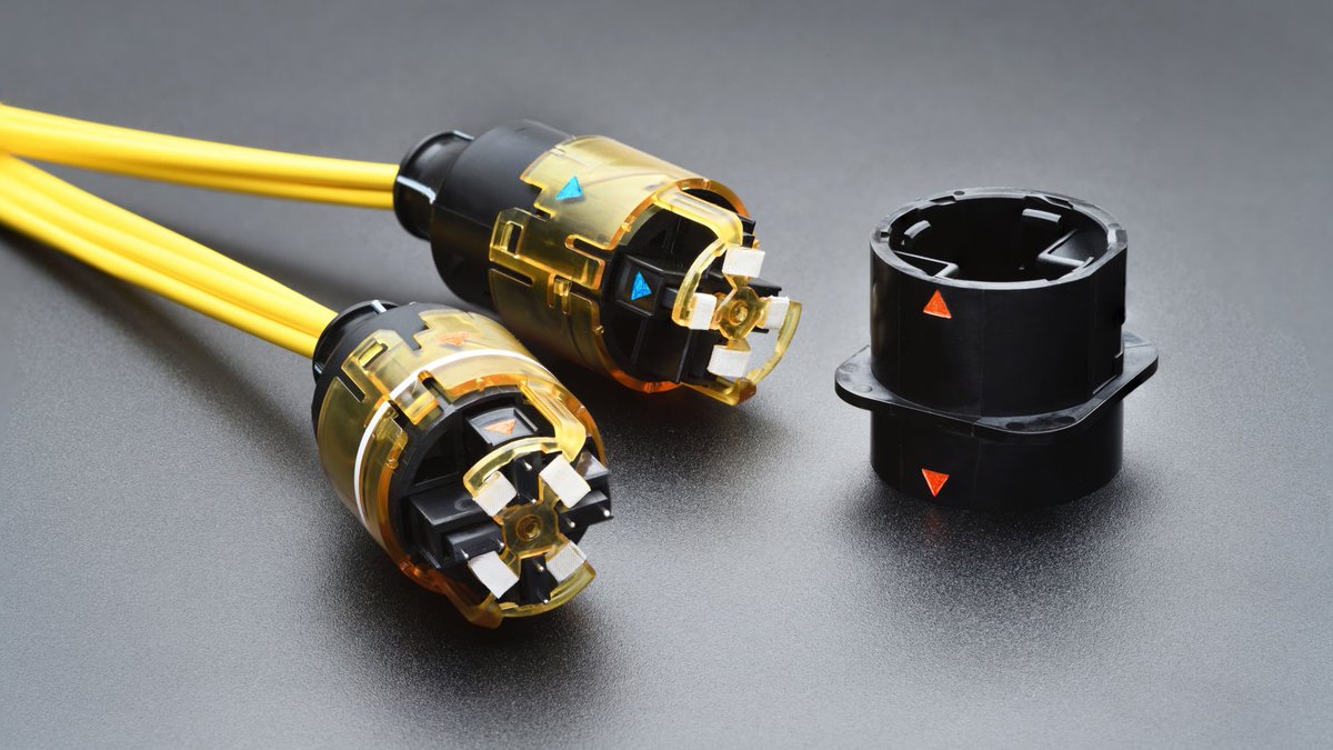 SwickDesign's tweet image. Are you at #BICSI? This afternoon, come see the first wave of the groundbreaking SWK cabling infrastructure products: @SEL_FiberOptics booth 1124 adobe.ly/2oJcVwx #datacenter #fiberoptics #tech #innovation #entrepreneur