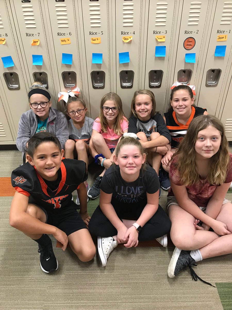 compass5thgrade's tweet photo. Kindness Club put kind notes on lockers for Sticky Note September! ⁦@CompassElemPCR3⁩ ⁦@PlatteCountyR3⁩ https://t.co/An4rTchaTU