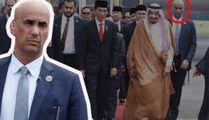 LJsaka's tweet photo. يا الله على هيك ناس ما تخاف الله قلتوك بكل برودة وصديقه قاعد بيتفرج 🙍‍♂️

#الٌلوِاء_عُبدالعزيْز_الفغًم 

  بالفيديو شاااهد كاااامل مباشر 👈👈

😭😭  @KhelifFodil https://t.co/C8urpm0opJ