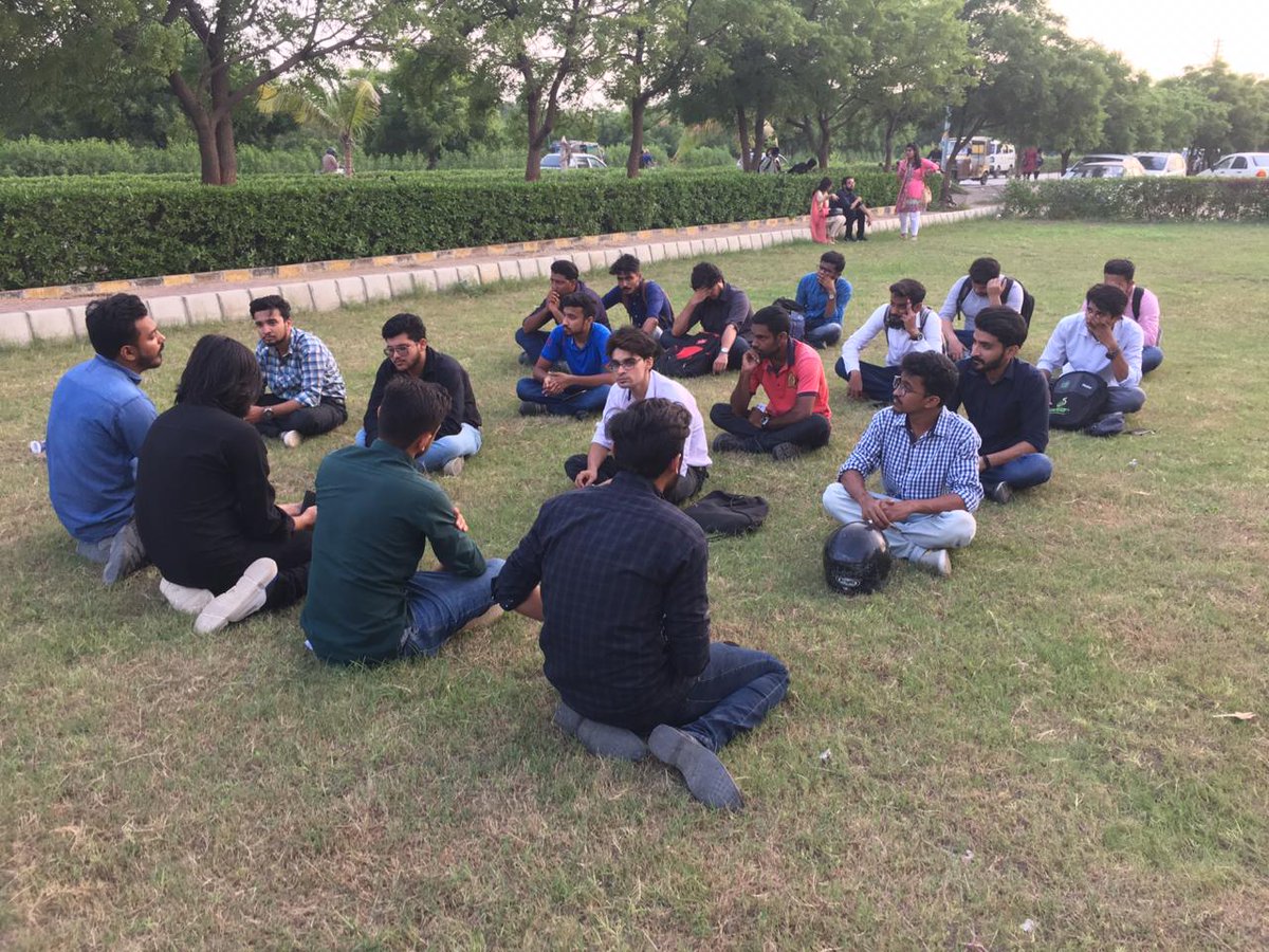 UOKAPMSO's tweet photo. Meeting of Professional Faculty - Karachi University Sector, conducted by Sector Committee related to General Workers Ijlaas of 1st October at Bahadurabad Markaz
#APMSOKU https://t.co/J5kwYS0o3r