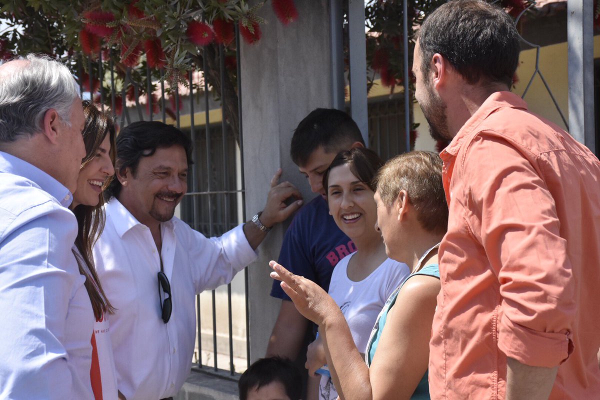 GustavoSaenzOK's tweet photo. Con @RomeroBettina, @matiascanepa y @DARIOMADILE recorrimos el avance de obras de pavimentación en distintos barrios de la ciudad. Trabajamos sin descanso para mejorar la calidad de vida de cada uno de los salteños. https://t.co/qfsuuRXWdh