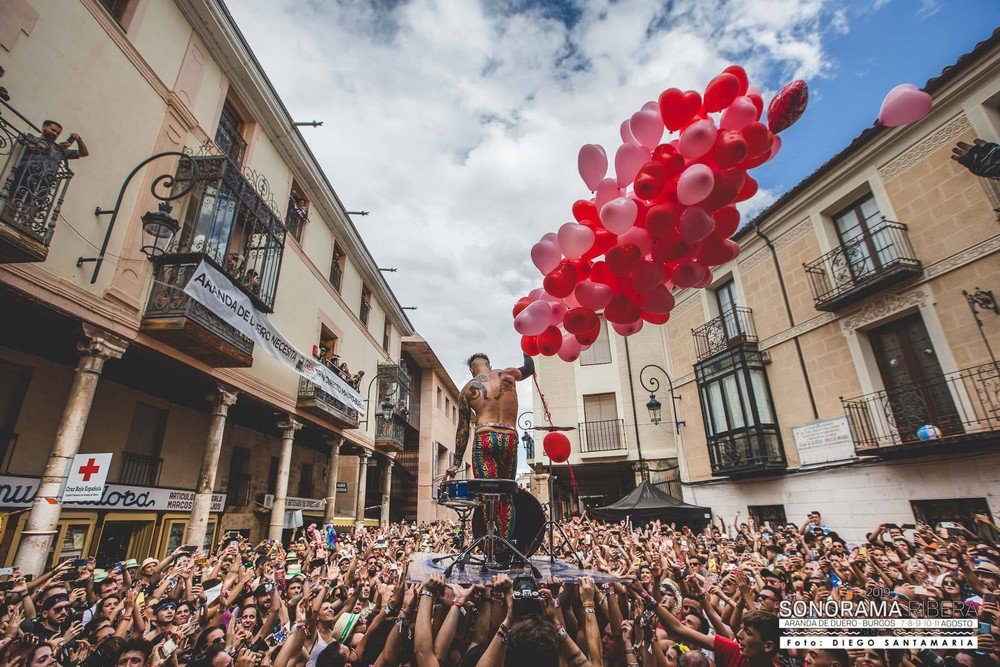 El escenario donde todos quieren tocar, y grabar #PlazadelTrigo #Aranda <a href="/SonoramaRibera/">Sonorama Ribera</a> <a href="/Kitai_oficial/">KITAI</a> <a href="/SomosNIXON/">NIXON</a> <a href="/oliviarockband/">OLIVIA</a> <a href="/venturimusica/">Venturi</a> diariodeburgos.es/noticia/Z1DA1E…