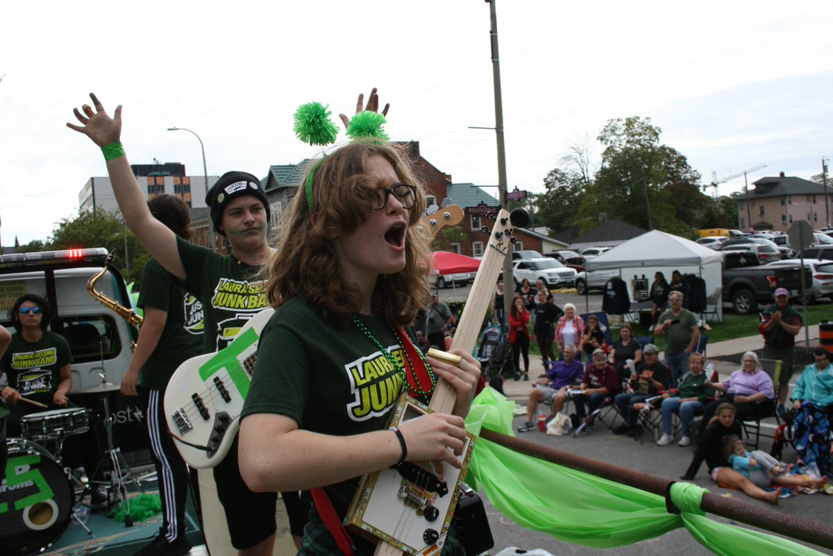 balsommike's tweet photo. Was anyone louder than @SecordPatriots
at @NiagaraWineFest @MeridianCU #GrandeParade #GrapeAndWine this Saturday? Thanks to sponsors @JustJunk and @CAANiagara https://t.co/F0NkgPeunM