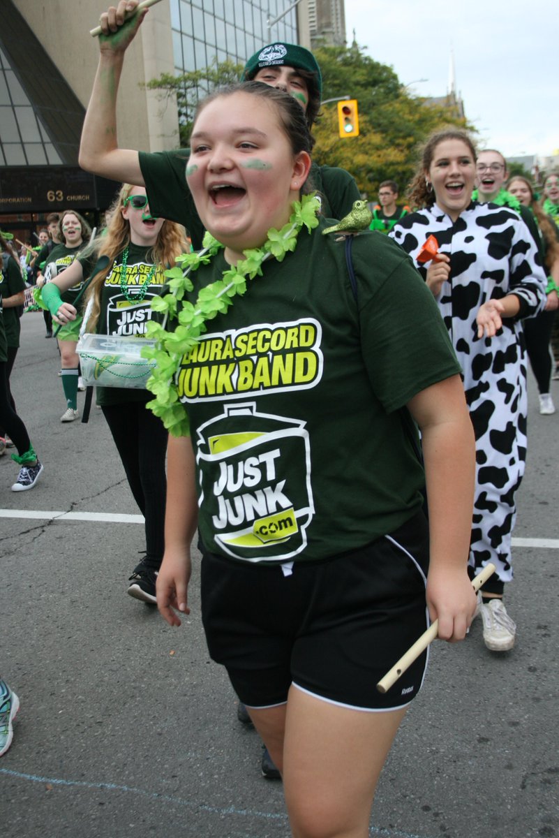 balsommike's tweet photo. Was anyone louder than @SecordPatriots
at @NiagaraWineFest @MeridianCU #GrandeParade #GrapeAndWine this Saturday? Thanks to sponsors @JustJunk and @CAANiagara https://t.co/F0NkgPeunM