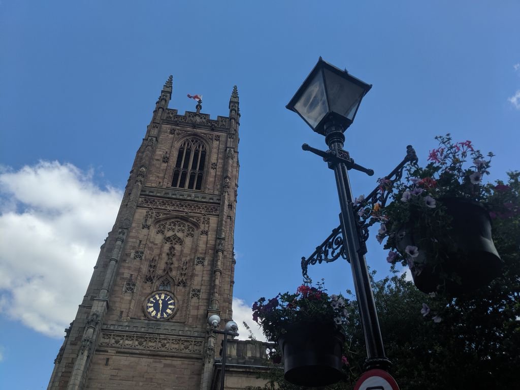 OurDerby's tweet photo. Did you know #DerbyCathedral has one of the tallest church towers in England, at 212 feet.

##OldLamp #StreetLighting #Heatwave #HotHotHot #BlueSky #Cathederal #DerbyUK #Derby #EastMidlands #CityCentre https://t.co/g2cOe109wk