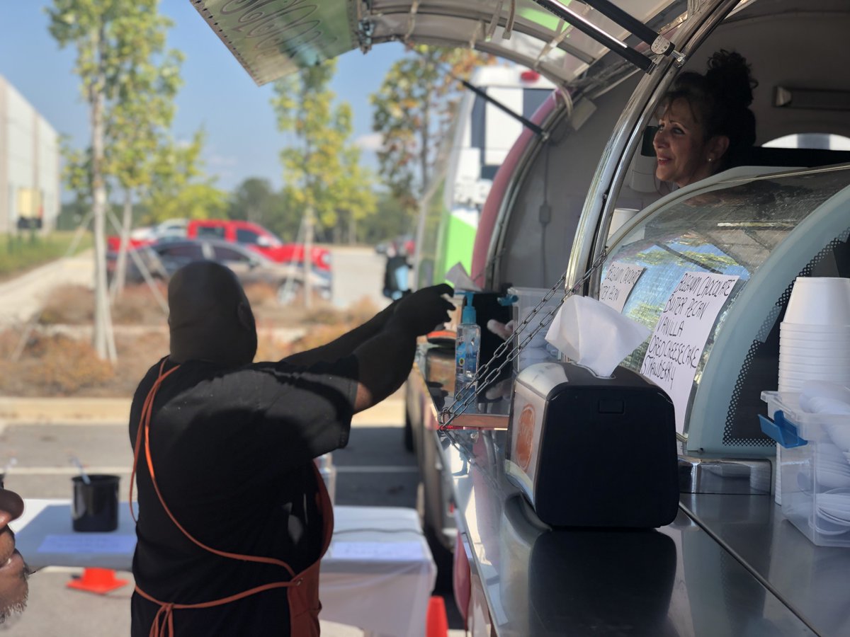 cmzeus's tweet photo. Nothing better than Ice cream on hot September day. #keeping injuries on ice #DFC6777 https://t.co/DzHTsl5t2O