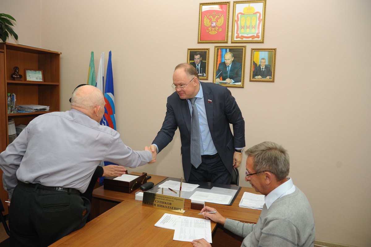 vn_supikov's tweet photo. Прием граждан в Региональной общественной приемной председателя ВПП «ЕДИНАЯ РОССИЯ» Д.А.Медведева. 
В рамках приема обратились 15 человек. В числе приоритетных вопросов — ЖКХ, состояние дорог, работа управляющих компаний и благоустройство внутридворовой территории. https://t.co/tjOS6AyzON