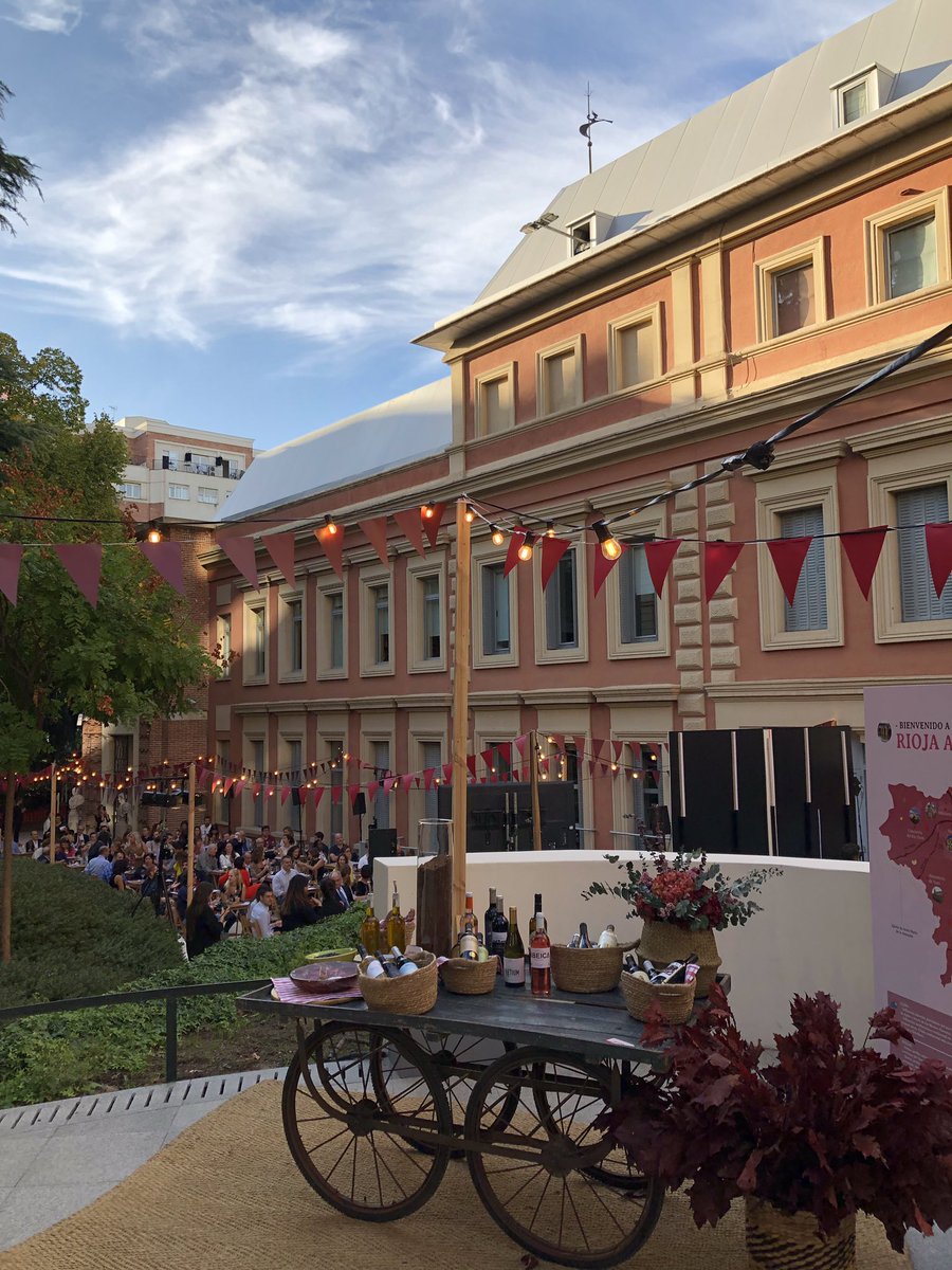 itapiador's tweet image. #plazamayorderioja #riojawine