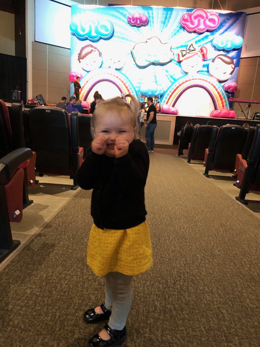 jennjorna's tweet photo. Super Fan Quinn could not contain her excitement. Made it to @TheWiggles show in Moncton after Mommy seriously blew it last week. #dothepropeller https://t.co/fUhK4Ecd3x