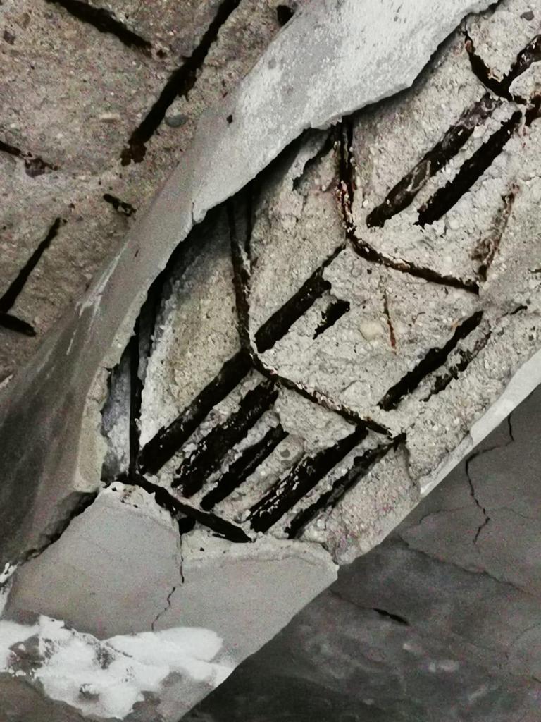 Enkaz altında kalmak istemiyoruz... 

#cerrahpaşaçöküyor