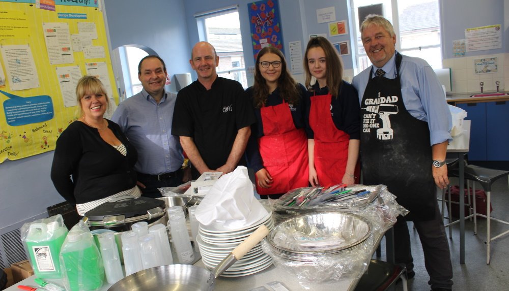Restaurant donates catering equipment to the Wensleydale School richmondshiretoday.co.uk/restaurant-don…