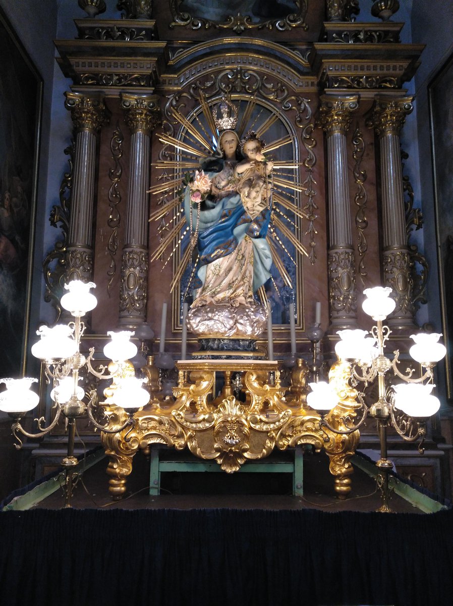 VRosariTorrent's tweet photo. La junta directiva y los clavarios 2019 os invitamos, desde mañana hasta el 31 de octubre, a rezar el rosario por las calles cercanas a la parroquia de La Asunción.
Horarios:
- De lunes a sábado: 21 h.
- Domingos y día 12 de octubre (festividad Virgen del Pilar): 8:45 h. https://t.co/wxwso5uLnH