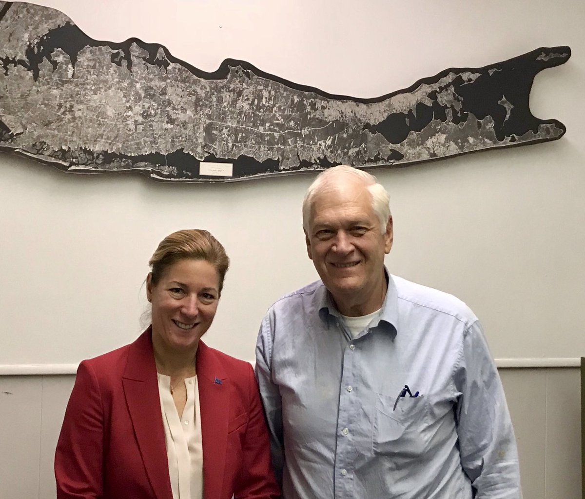 QuebecNewYork's tweet photo. Merci #NYS Assemblyman @SteveEngles pour l’accueil chaleureux et la discussion sur #durabilité #décarbonisation #énergiepropre #futurevert 👍et chapeau pour avoir parrainé le #ClimateLeadership and #CommunityProtection Act! @CLoubier #QuebecNY @MRIF_Quebec 🌏⚜️🗽 https://t.co/hRjaUM3Sfm