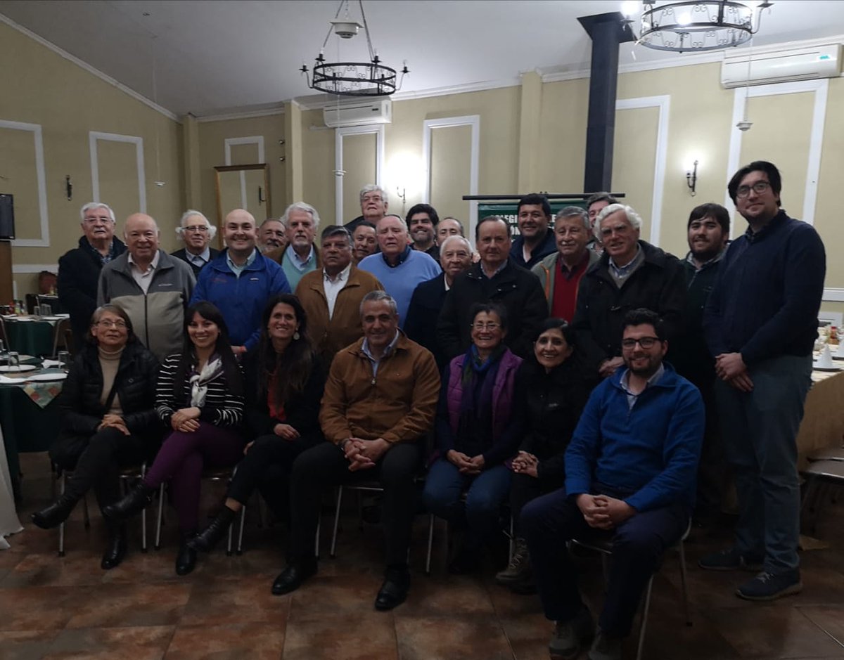 MinagriMaule's tweet photo. Intendente @pablo_milad fue invitado por colegio de ingenieros agrónomos del #Maule a explicar trabajo por emergencia agrícola y énfasis de las políticas públicas en este nuevo contexto de cambio climático, y fue acompañado por la seremi de @MinagriMaule @TorresPirazzoli. https://t.co/rBjdq79NQg