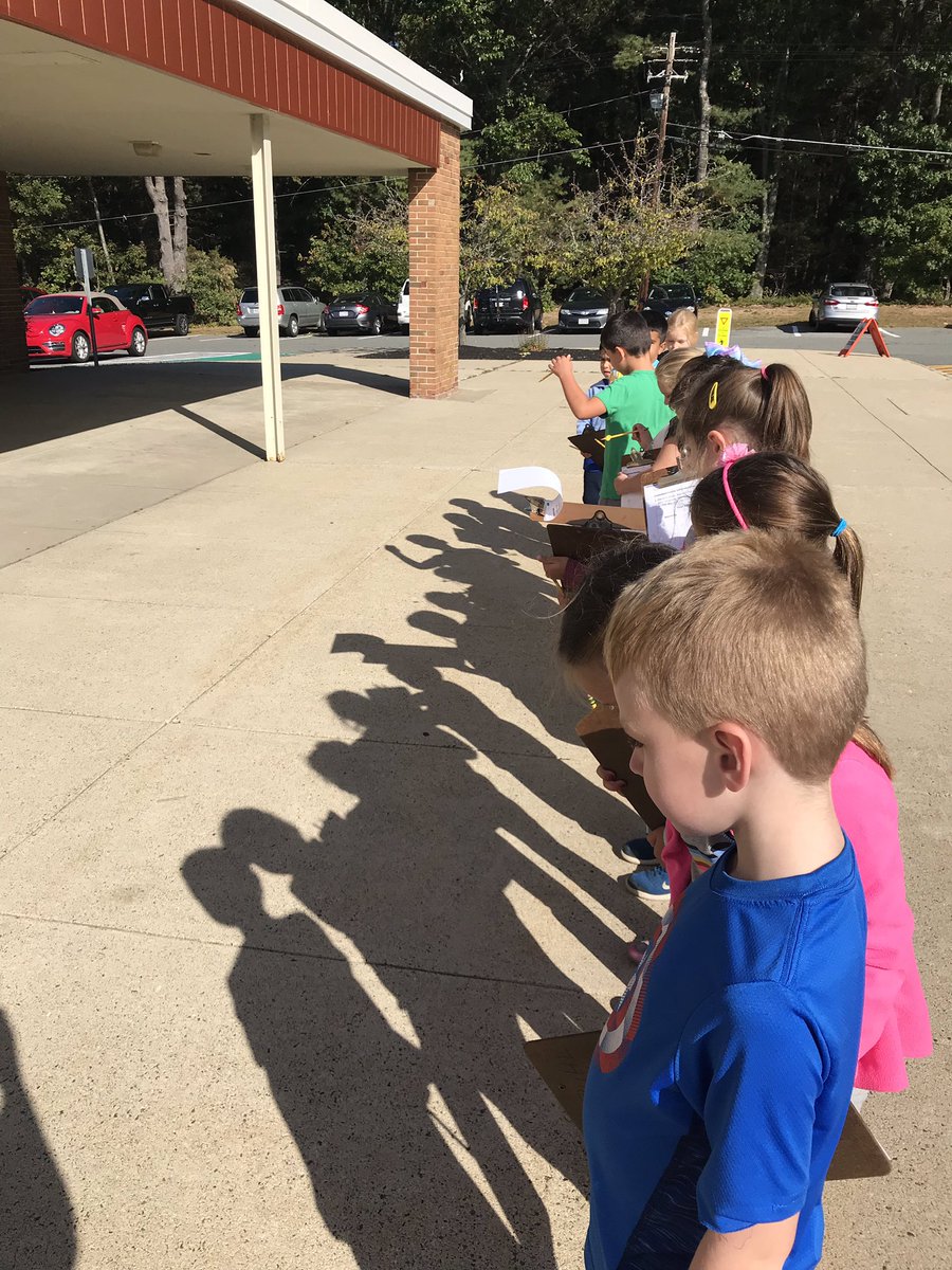 thomsontimes's tweet photo. Observing our shadows and how they change throughout the day ☀️
#youngscientists #1Thomson #fullermeadow https://t.co/u7YJkjHvrk