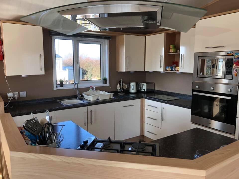 UnityPrivate's tweet image. 🍂7 Berth Luxury Lilac Lodge🍂

10% OFF ALL PRICES BELOW IF BOOKED BY DECEMBER 31st 2019

▪️Passes Included 2020
▪️Free Linen 
▪️Free Wi-fi
▪️Superking Size Bed
▪️2x Double Beds Plus Single
▪️Washing Machine
▪️Dishwasher
▪️Central Heating
▪️French Doors