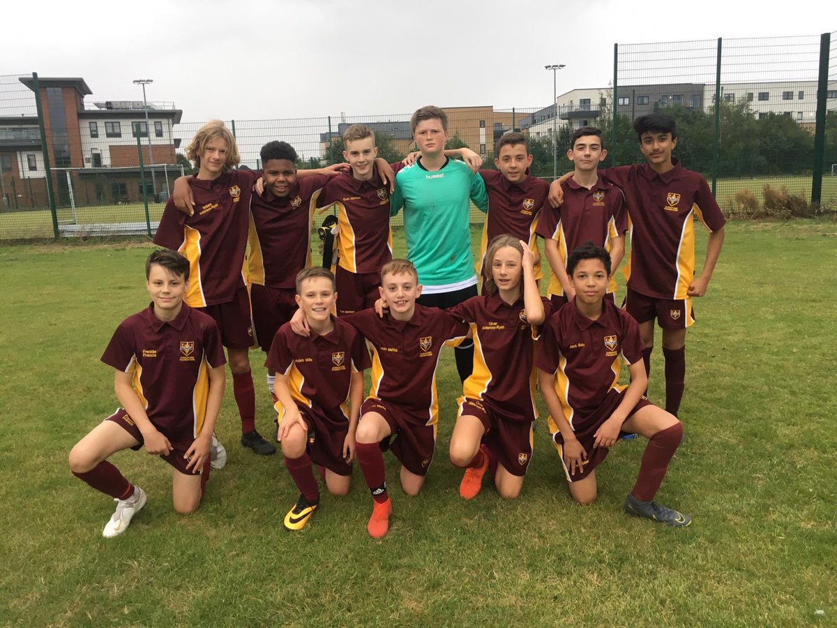 Great night of sporting success for chingford students with:
Year 9 netballers winning 13-4
Year 10 netballers winning 13-3
Year 9 boys footballers winning 4-3
Well done to all involved! 🙌🙌