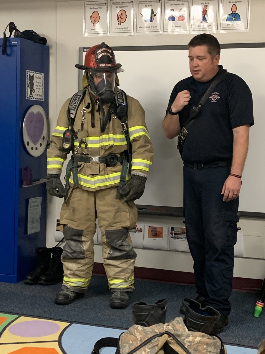 riveraprek's tweet photo. A visit from the Gladstone Fire Department today. #AMClass #rivprek https://t.co/FF7uJAqquU
