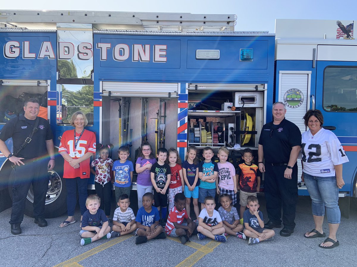 riveraprek's tweet photo. A visit from the Gladstone Fire Department today. #AMClass #rivprek https://t.co/FF7uJAqquU