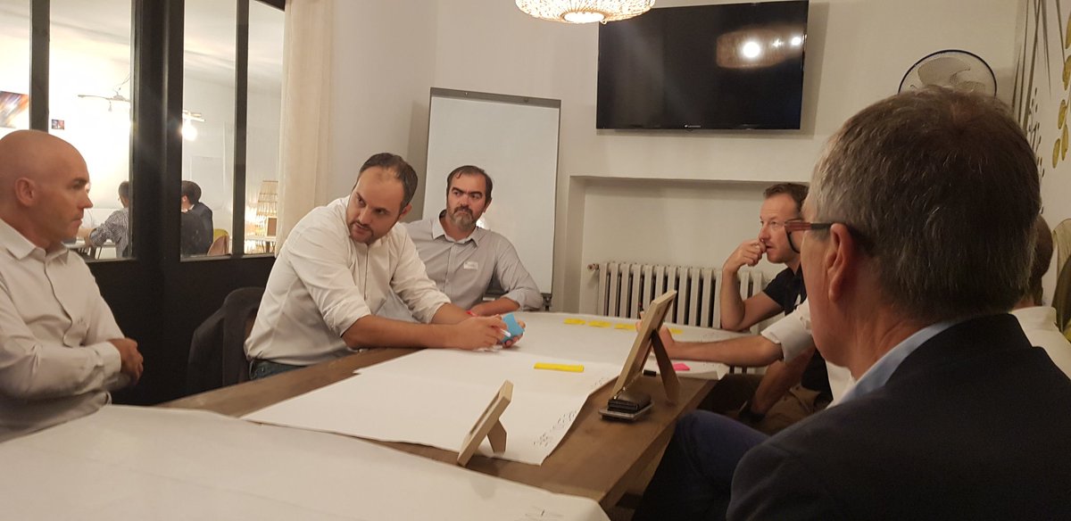 MCO44's tweet photo. Atelier sur la thématique "Stratégie Data dans l'entreprise" pour le lancement de la communauté #ADNData 
Usages, gouvernance, technique, ... des sujets vastes et complexes.
@adnouest https://t.co/3Jpi6CeCEq