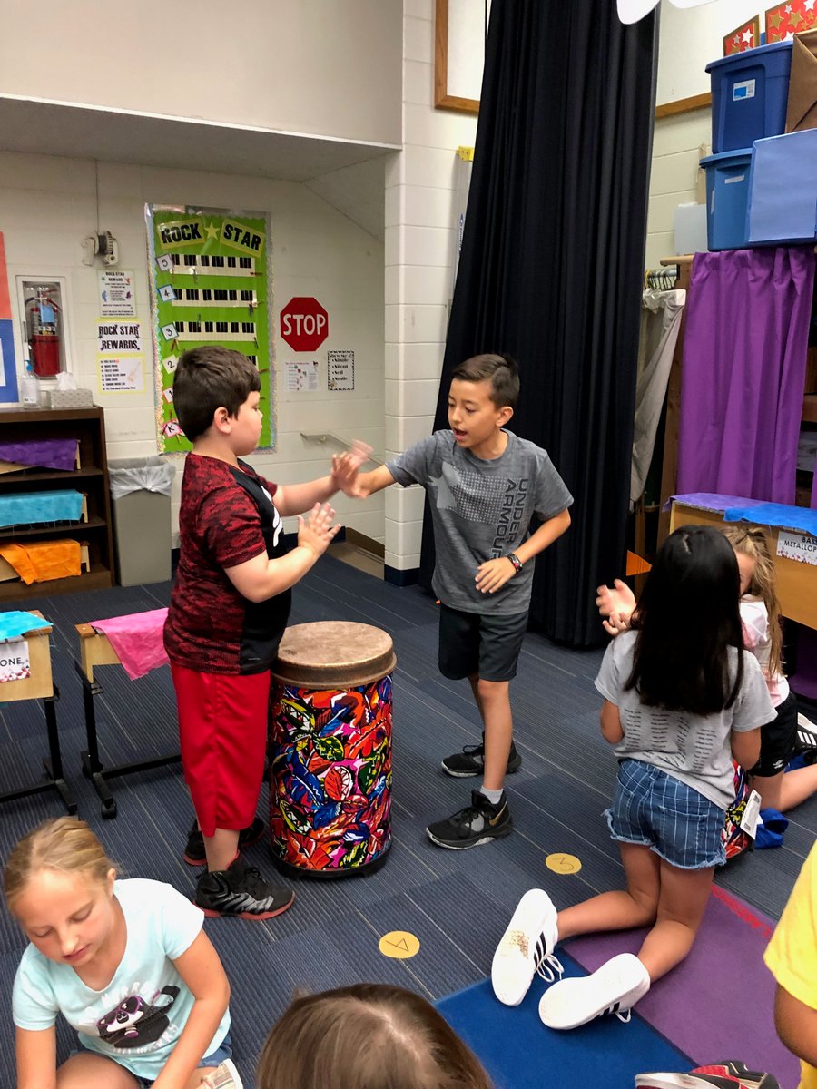 breitbarth_s's tweet photo. Taking a lesson from our Friday PD Day and implementing it right into the classroom like BOOM BA DOOM! Thank you @maurtroy for the awesome lesson! #studentengagement #Big3 #myolatheschools #BeeWG #WGExplorers https://t.co/IrMJSqCMIT