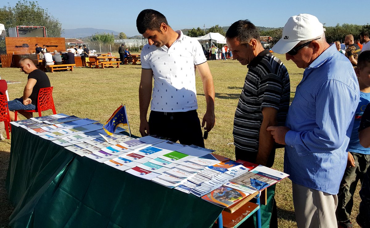 FlorjanMuhaj's tweet photo. 1/2 So happy that through our #EUIntegrationUnit stand @ the local holiday of📍Zharrëz🇦🇱, we provided citizens w/ some important info on the role of the Local Government in the 🇪🇺 Integration process of 🇦🇱, #EU funding & opportunities, & 🇪🇺 programmes for 🇦🇱youngsters. @LSorecaEU https://t.co/udpqs7CiAo