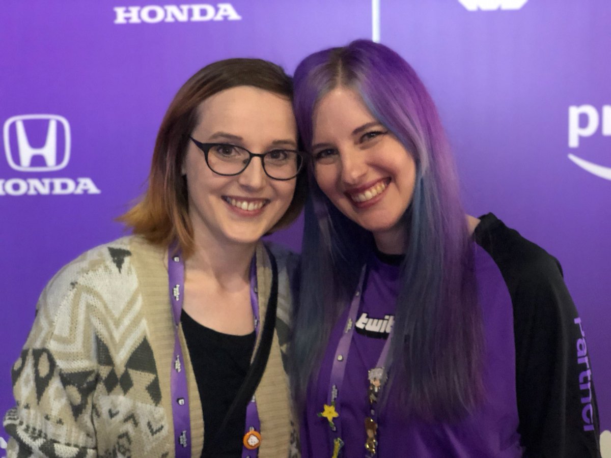 AmaliRae's tweet photo. It was such a pleasure meeting some of the @CrystaliumTeam at Twitchcon! These streamers are huge inspirations to me as a streamer and I am just so thankful for them and their hardwork. I absolutely adore these beautiful women. 🥰 https://t.co/gfJclz08d9
