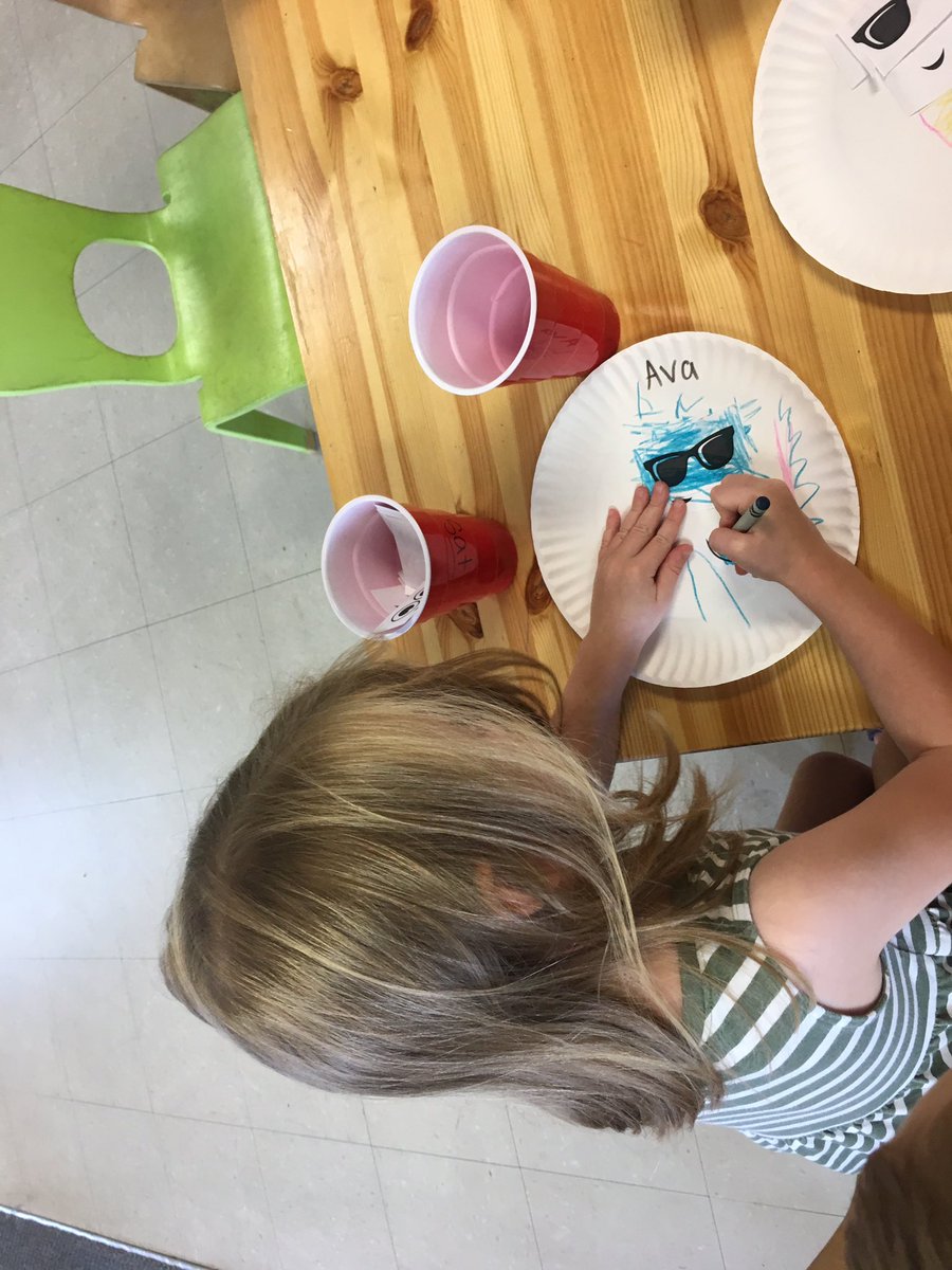 MBetsysel's tweet photo. This week is all about emotions! Today we made our own emojis by using paperplates and glue! #InsideOut 😊🥺😡🤢😱 https://t.co/Souj2Ti07w