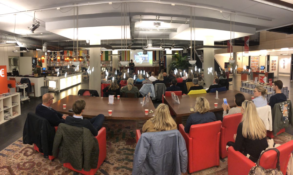 Social Media Masterclass van @eljadaae bij de @biebhengelo. Weer een volle bak en we beginnen direct al lekker interactief! Wat is het bereik van jouw laatste social media post?! Confronterend ... #socialmedia #smctwente