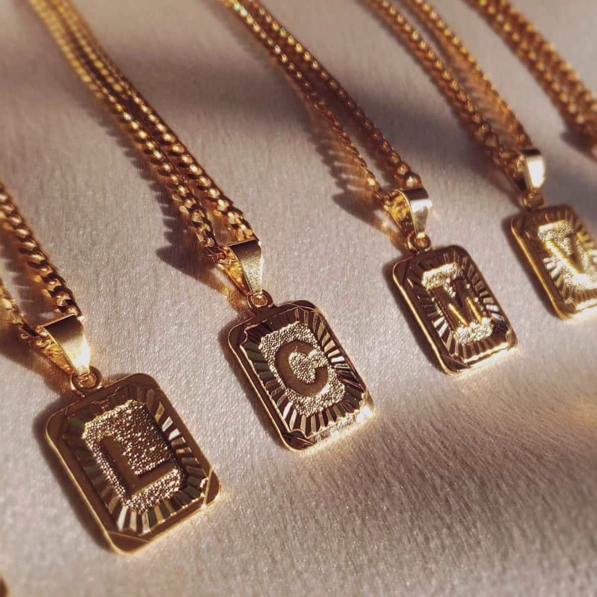 MasterFPL's tweet image. OMG how cute are these gold plated initial necklaces!😍💖
