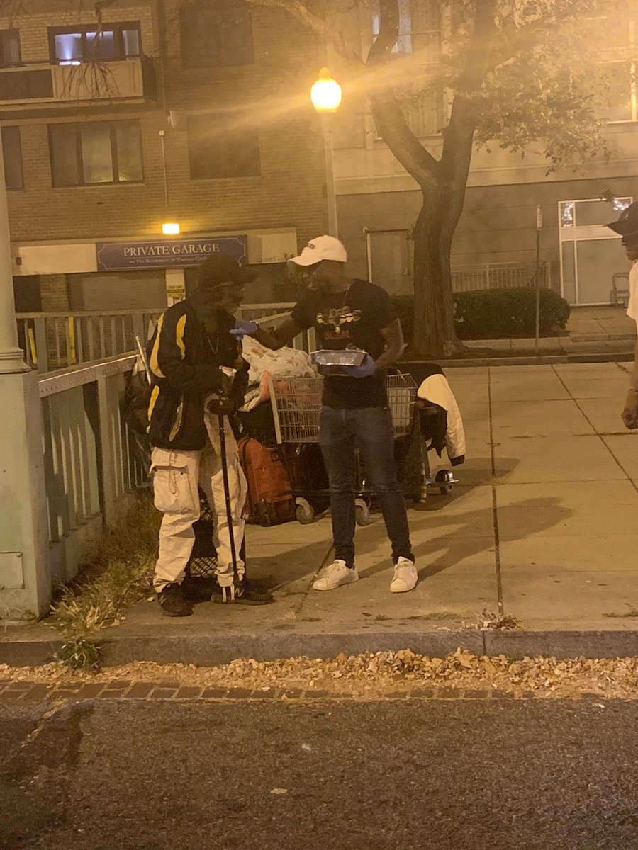 thesocietymen's tweet photo. It’s always important to serve the community that supports you. Members of the brotherhood passed out sandwiches to those affected with homelessness in the Shaw-Howard community. #HREP #SocietyServes🔻 https://t.co/5b21NleXWT