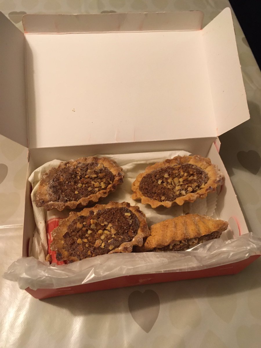 ADTsaousis's tweet image. Had a busy day ... submitted a grant, prepared and delivered a lecture and dealt with some long due correspondence! Glad to be finally at home and enjoy some amazing sweets, which was a kind gift from @buke_yucel! #academiclife #needsomerest